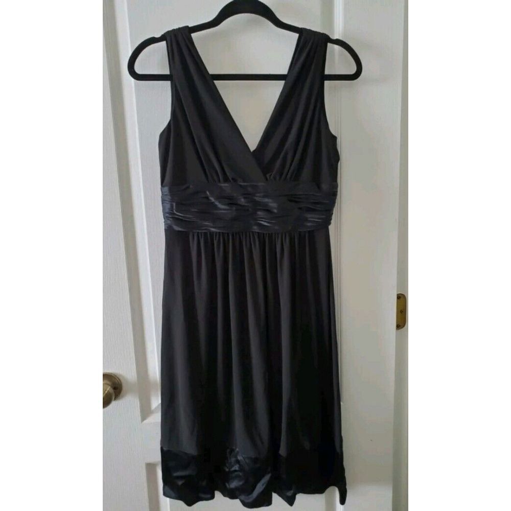 Jones New York Women's Sleeveless Dress V-Neck Knee-length Black Y2K Size 6